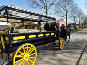 Uitvaart ritten door stalhouderij Delftse Hout